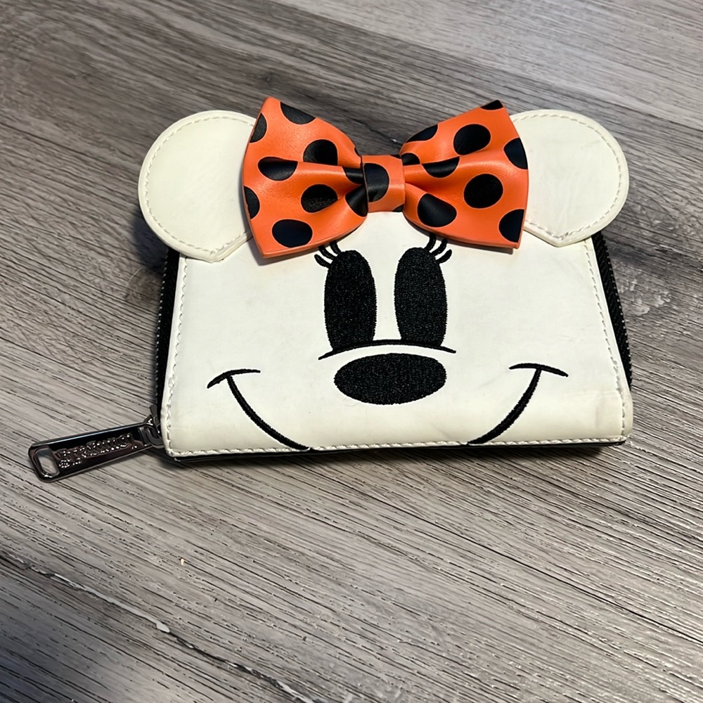 Disney loungefly large zip up wallet - Glow in the dark Mini Mouse